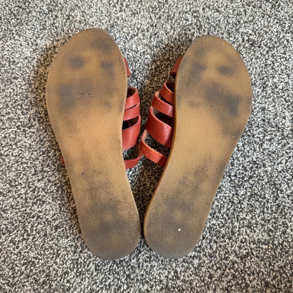 Steve Madden Red Strappy Slip On Sandals Flat Slide Shoes Fits Like 6.5/7 - Picture 4 of 5